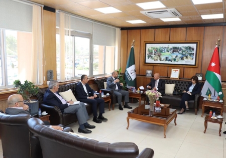 "اليرموك" وصندوق الطاقة يبحثان تطوير مشاريع ومبادرات تدعم توجه الجامعة نحو الاستدامة والتحول إلى حرم جامعي أخضر