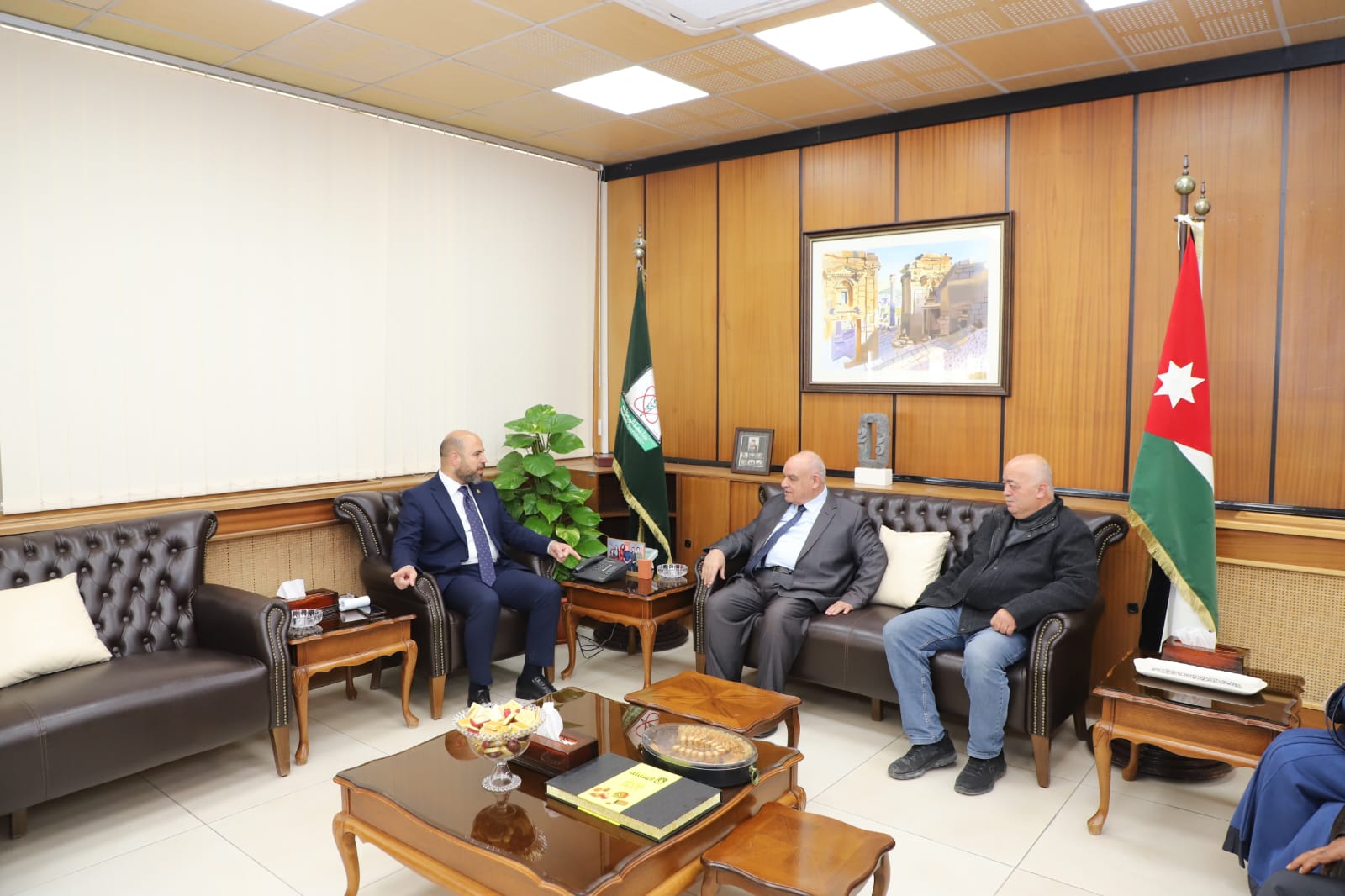 Joint Meeting at "Yarmouk" Discusses Revitalizing Irbid Governorate's Commercial and Tourism Sectors