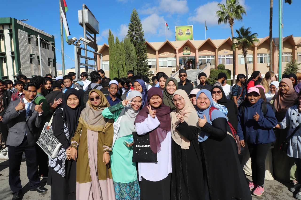 Yarmouk Language Center Organizes a Breakfast Banquet for Students of the Arabic Language Program for Speakers of Other Languages
