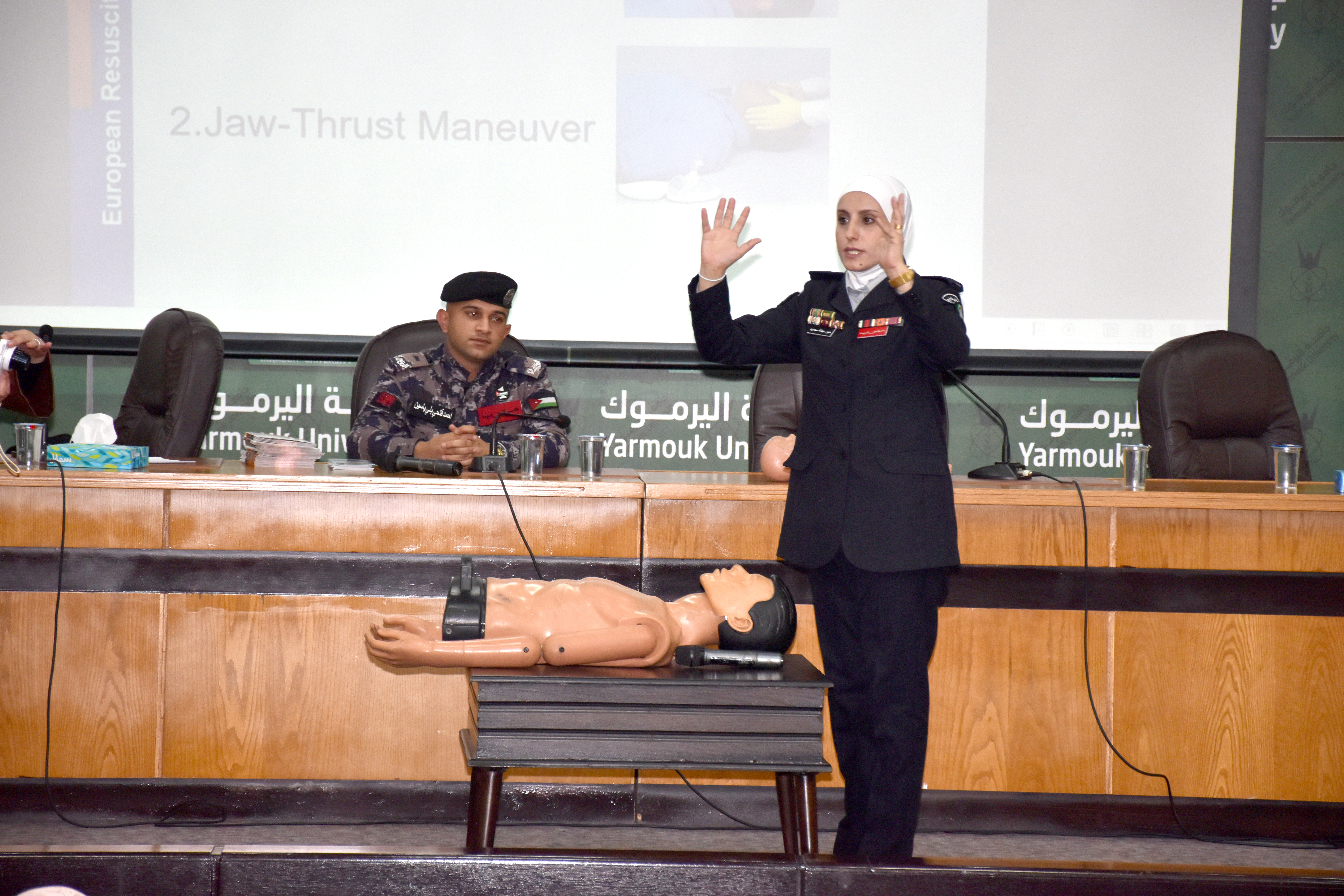 The Language Center Organizes a Training Workshop on First Aid and Public Safety for International Students