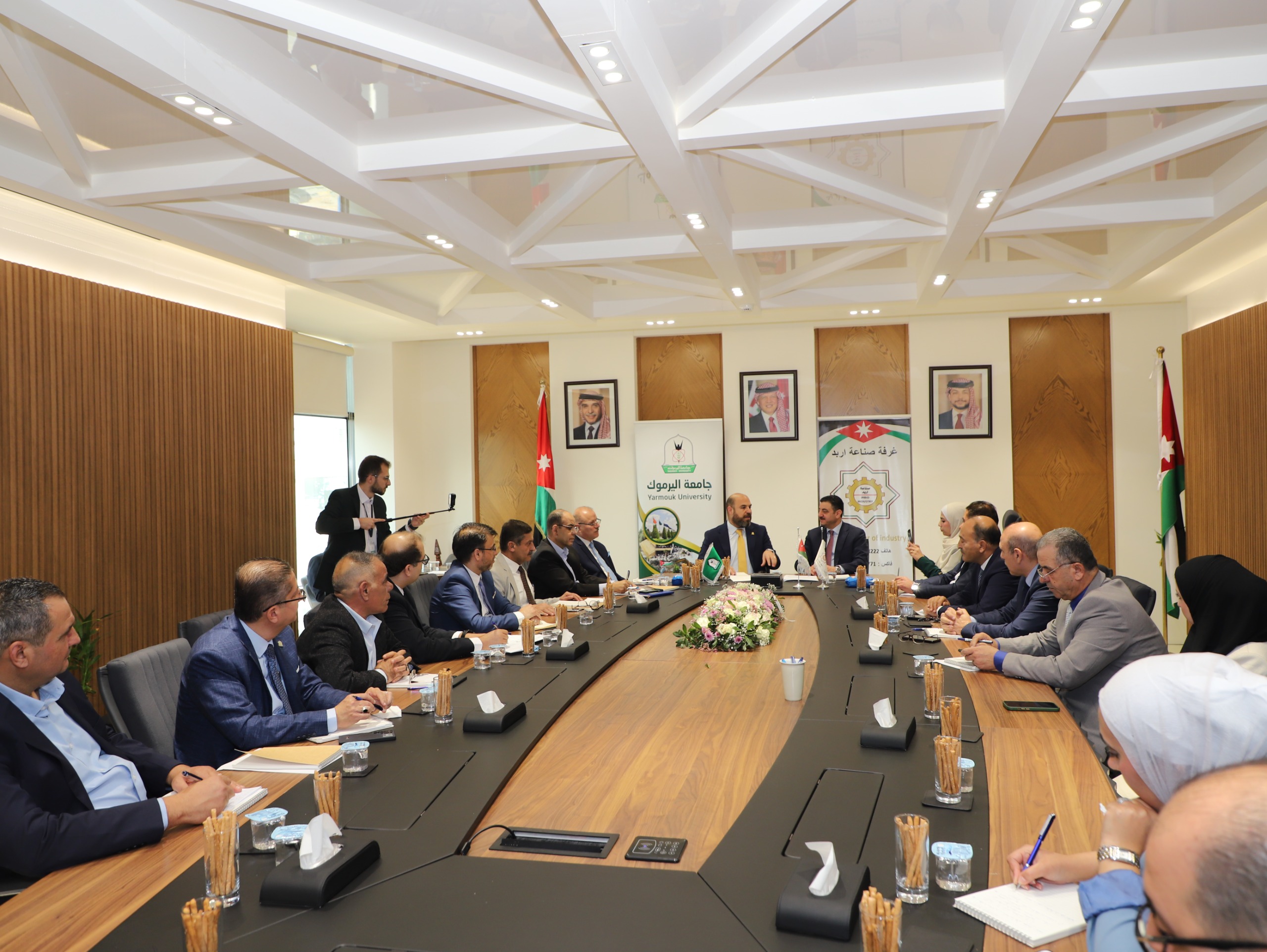 “Yarmouk University” and the Irbid Chamber of Industry Discuss Enhancing Cooperation to Align Academic Outcomes with the Needs of the Industrial Sector – Photos