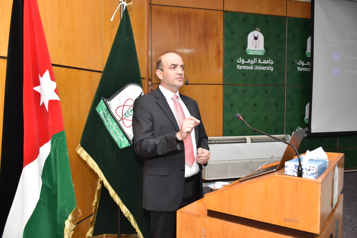 "اليرموك" تستضيف البروفيسور عمر حتاملة في محاضرة علمية حول دور الذكاء الاصطناعي في إعادة تشكيل المستقبل