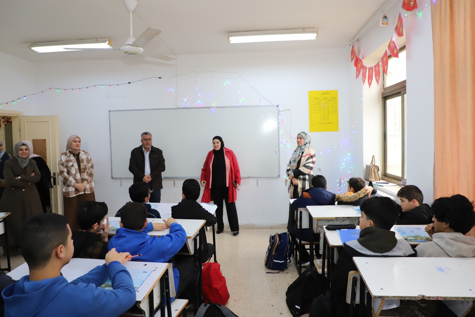 البطاينة تتفقد المدرسة النموذجية في الجامعة