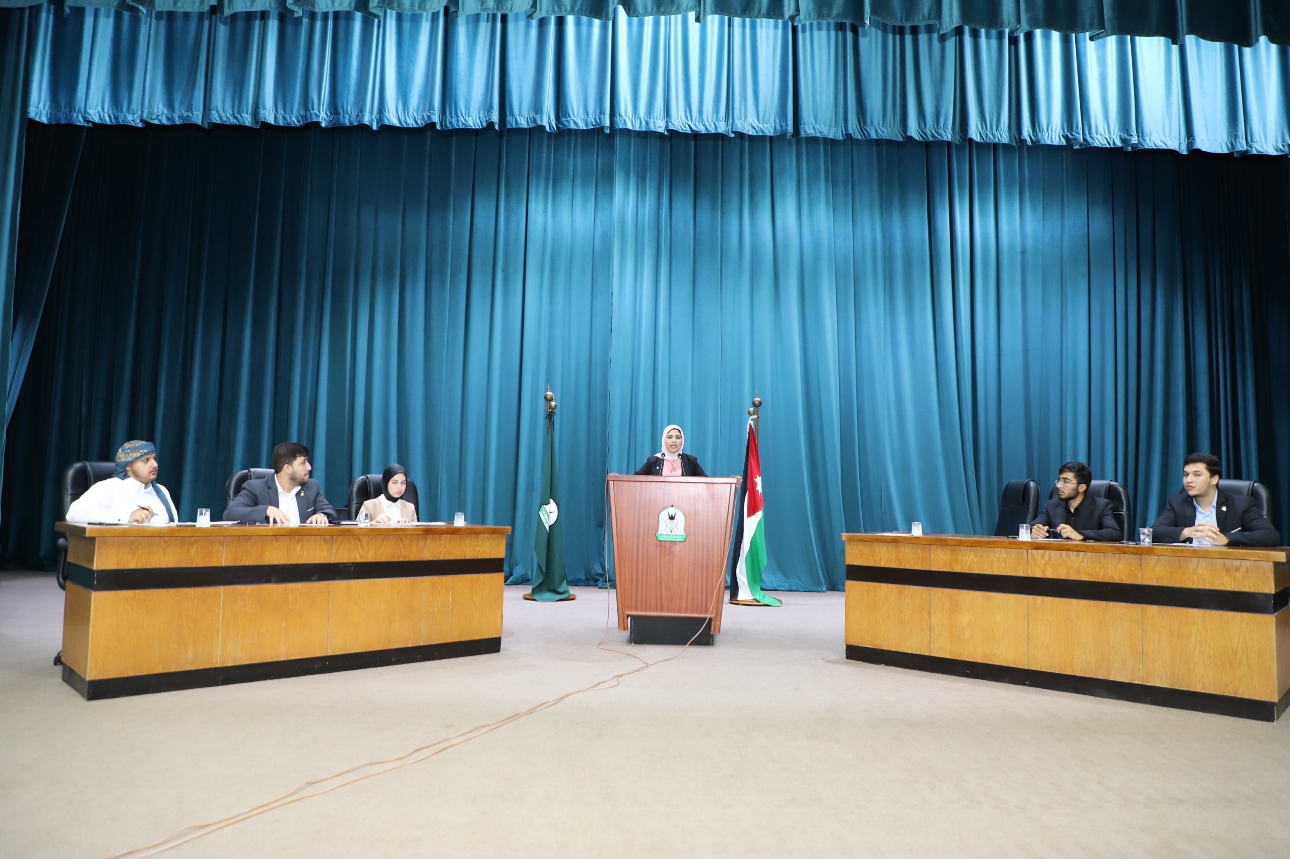 ضمن فعاليات صيف الشباب2024.. "شؤون الطلبة" تنظم مناظرة طلابية حول القوائم الحزبية -صور