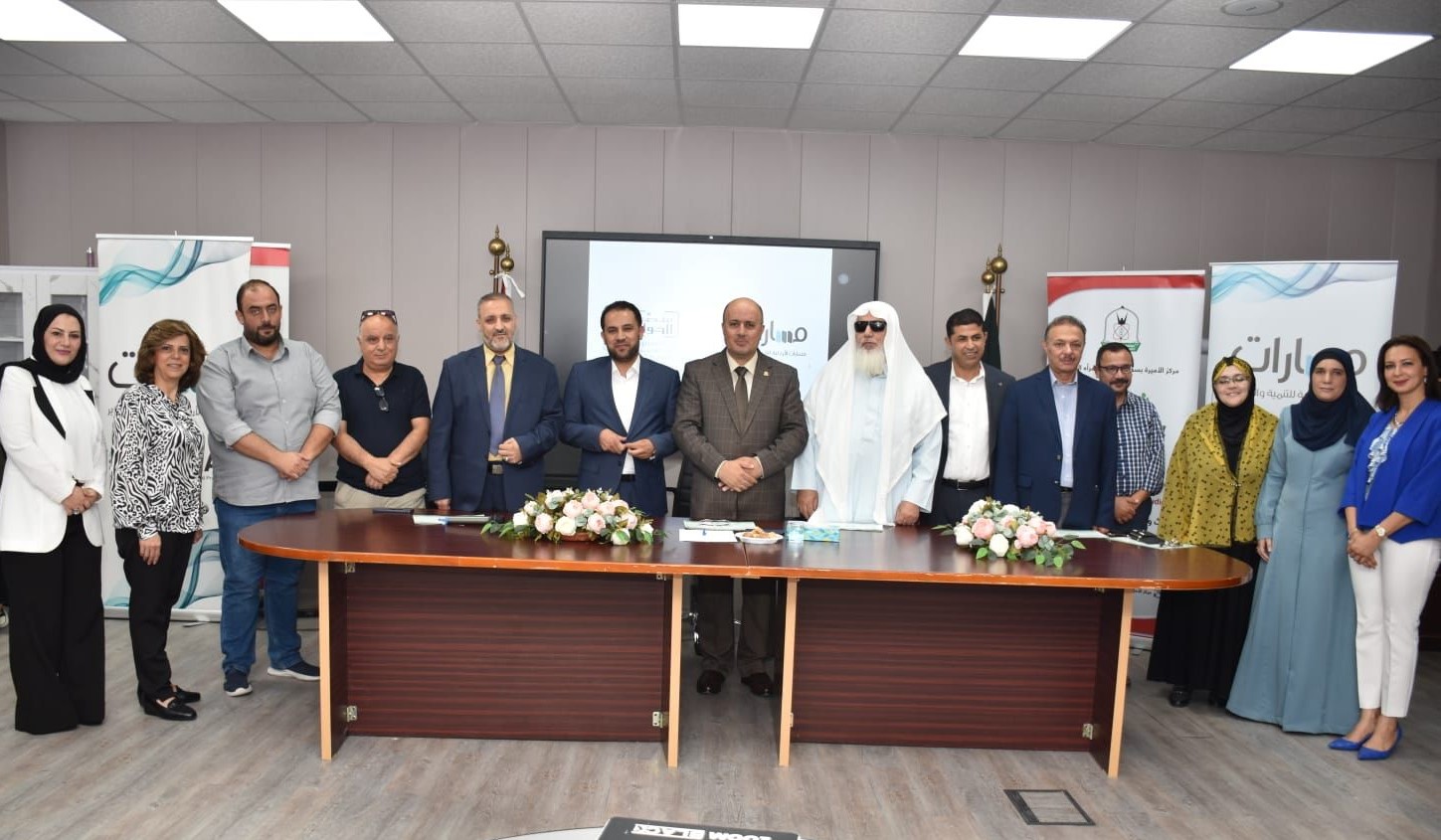 تكريم أعضاء الهيئة التدريسية المشاركين بالجلسات الحوارية لمشروع خطاب الكراهية وحوار الأديان