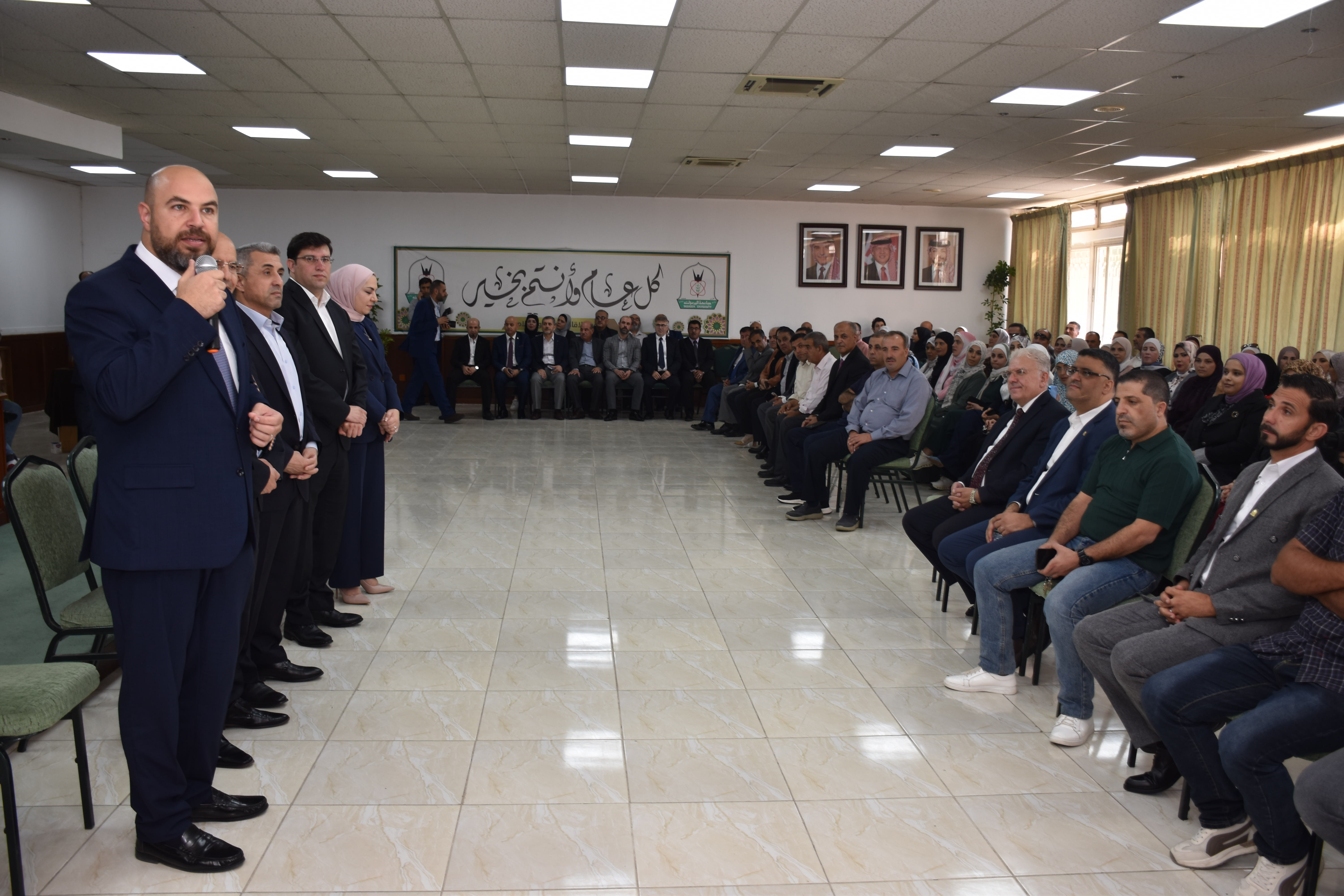 بعد صدور الإرادة الملكية السامية.. الشرايري يباشر عمله رئيسا لجامعة اليرموك
