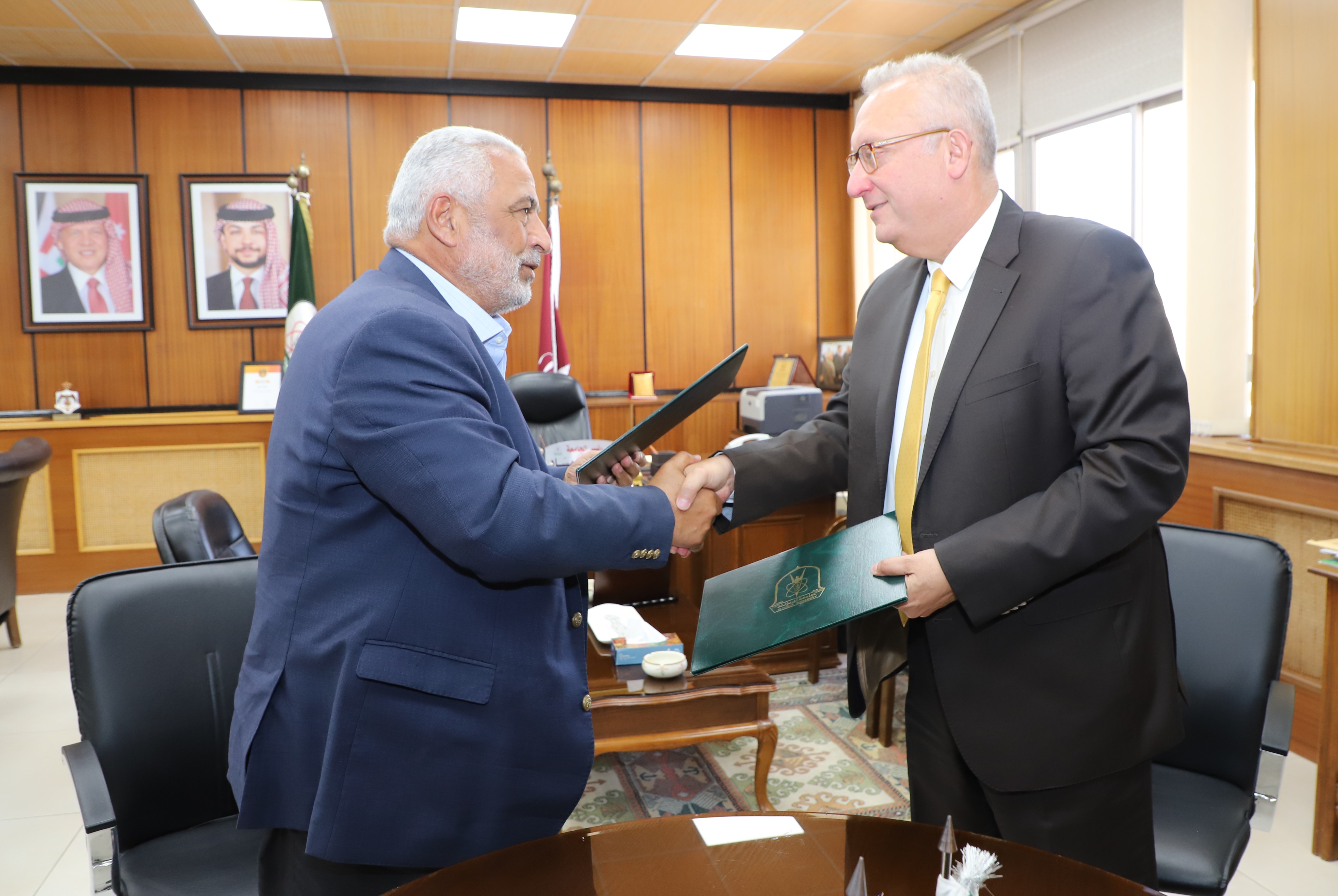 "اليرموك" وبلدية غرب إربد توقعان مذكرة تفاهم لـ ‌تعزيز الابتكار والتطور التكنولوجي لتحسين البنية التحتية والخدمات العامة