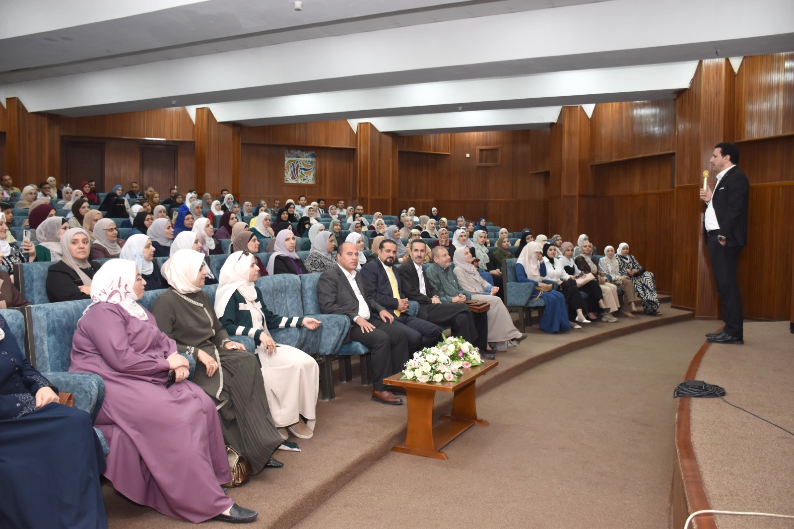كلية العلوم التربوية تعقد لقاءً تعريفياً لطلبة برنامج الدبلوم العالي لإعداد المعلمين - صور