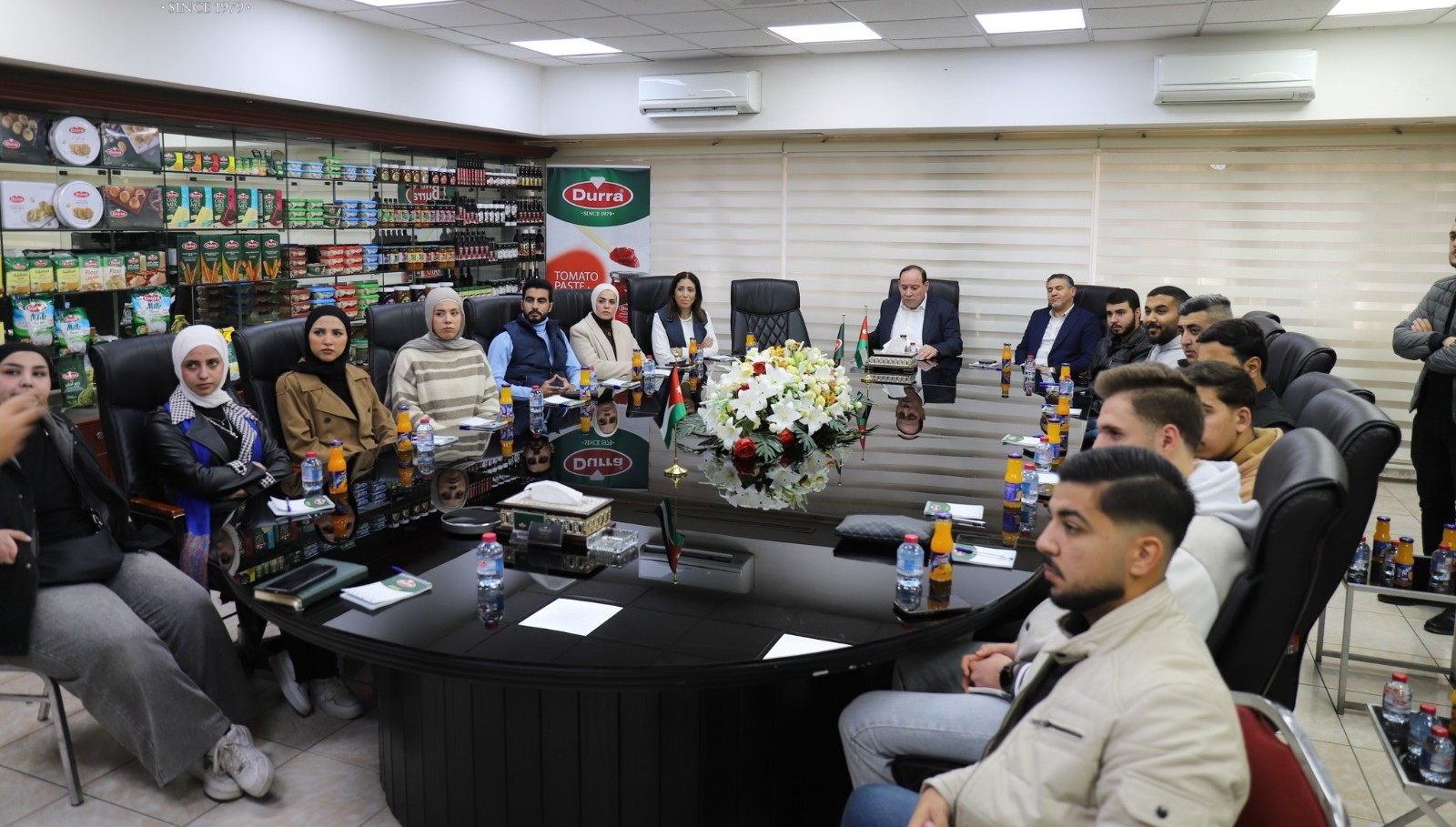 كلية الأعمال تنظم زيارة علمية ميدانية لطلبة تخصص إدارة سلاسل التوريد والعلوم اللوجستية