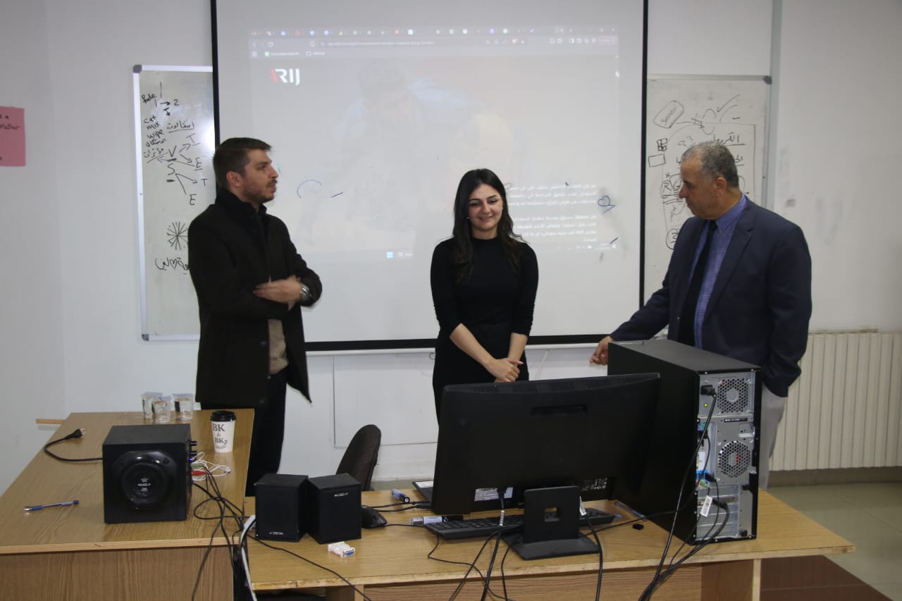 كلية الإعلام تنظم ورشة تدريبية حول استخدامات الذكاء الاصطناعي بالتعاون مع شبكة "أريج"