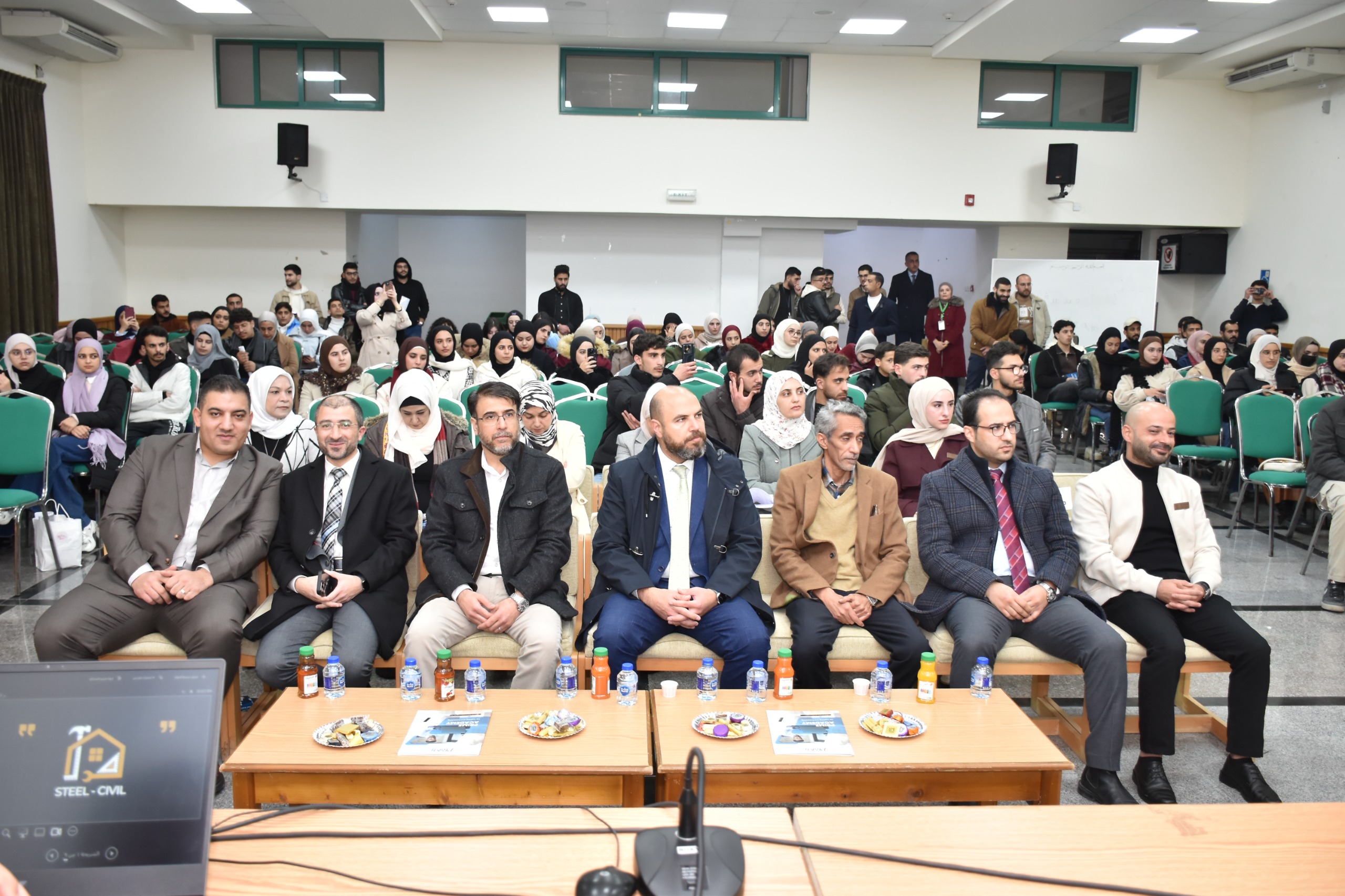 كلية "الحجاوي" تنظم يوما مفتوحا للهندسة المدنية