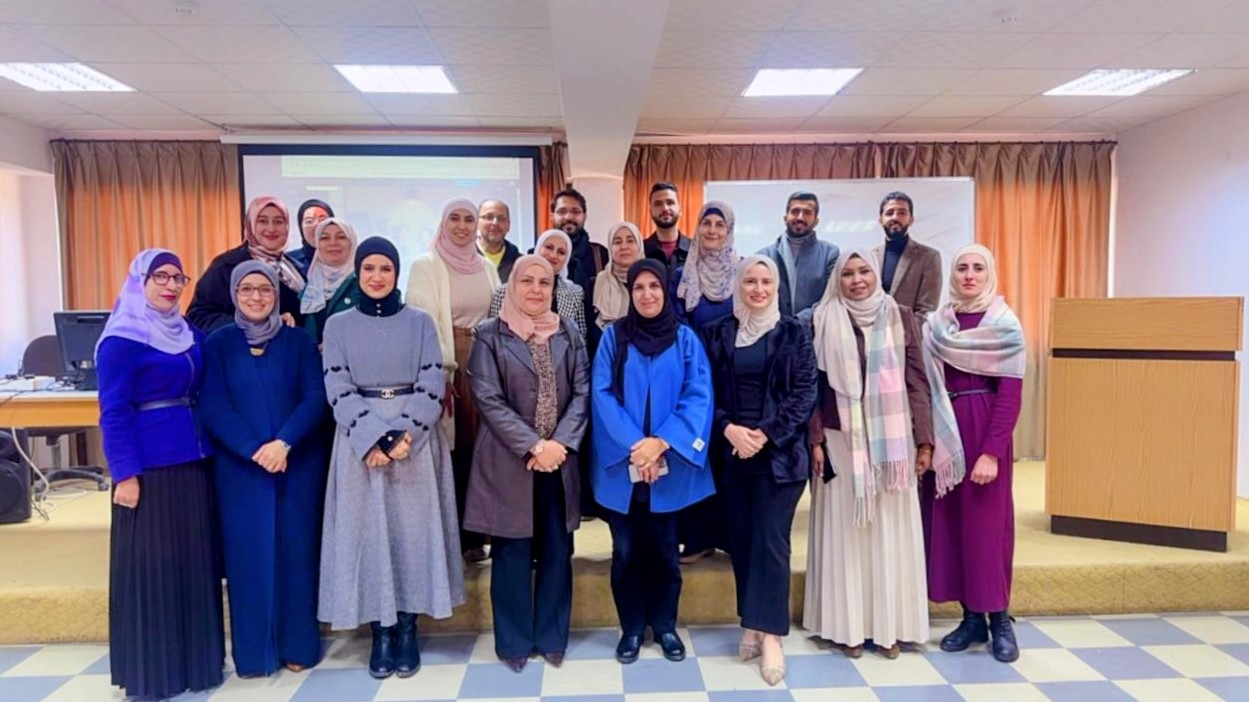 مركز اللغات ينظم ورشة تدريبية حول 