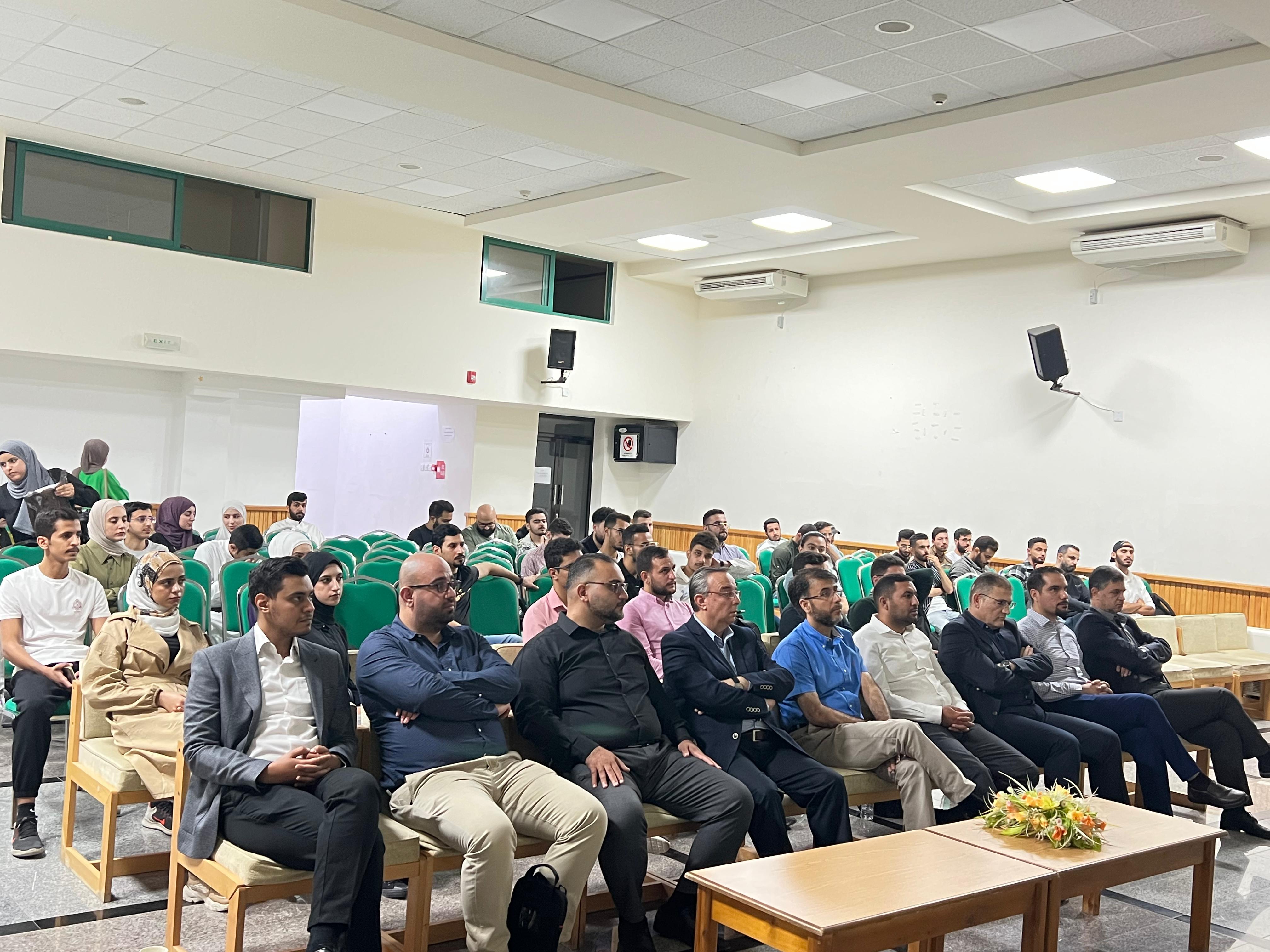 كلية الحجاوي تنظم ورشة حول عقد المقاولة الموحد