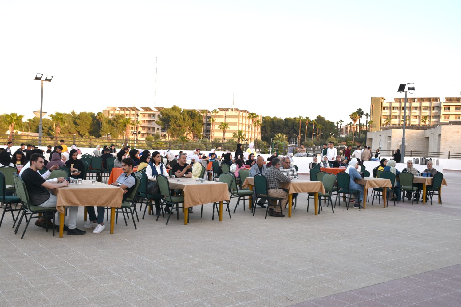 "شؤون الطلبة" تنظم مأدبة إفطار رمضاني  