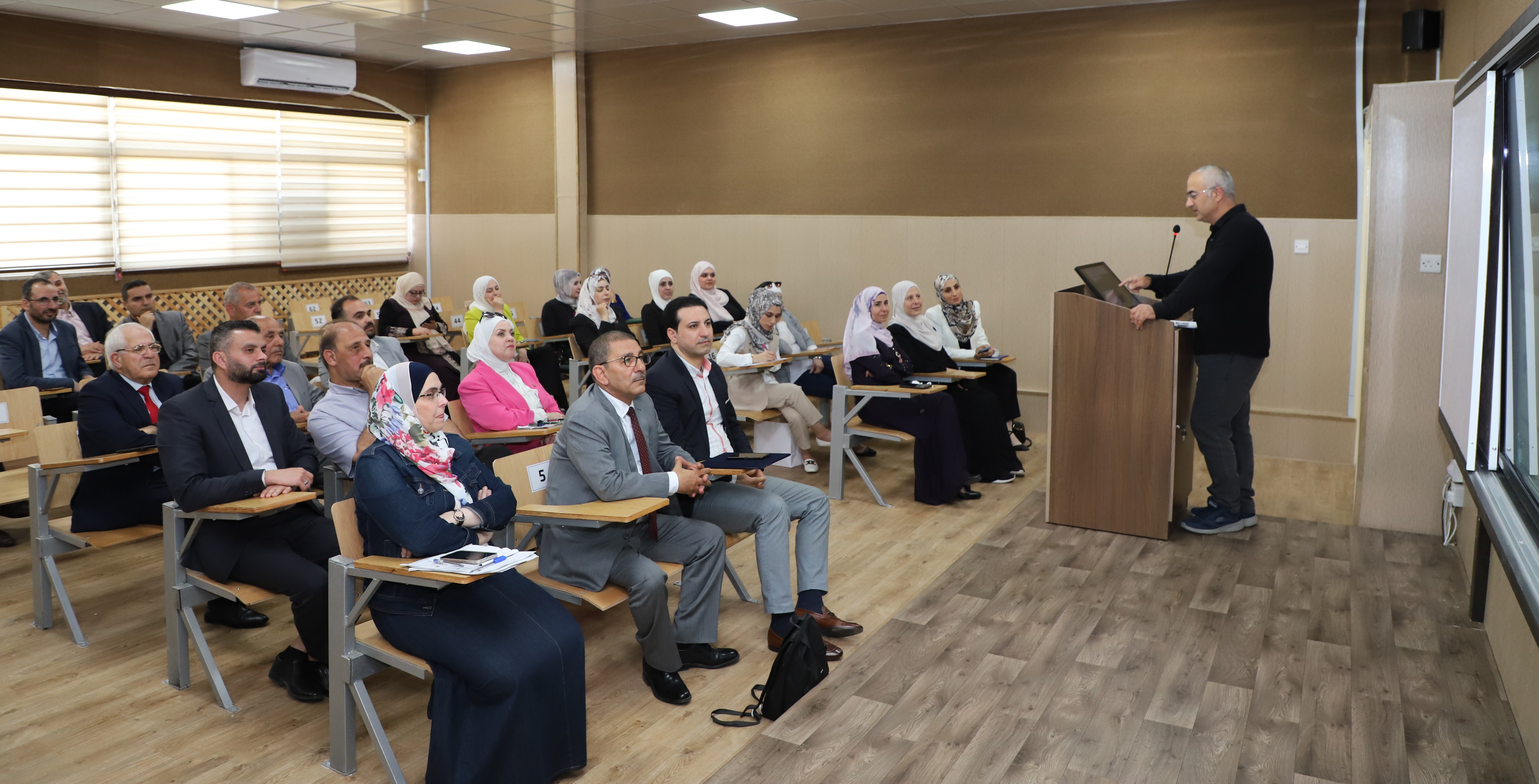 كلية العلوم التربوية تعقد محاضرة بعنوان التعليم في تركيا