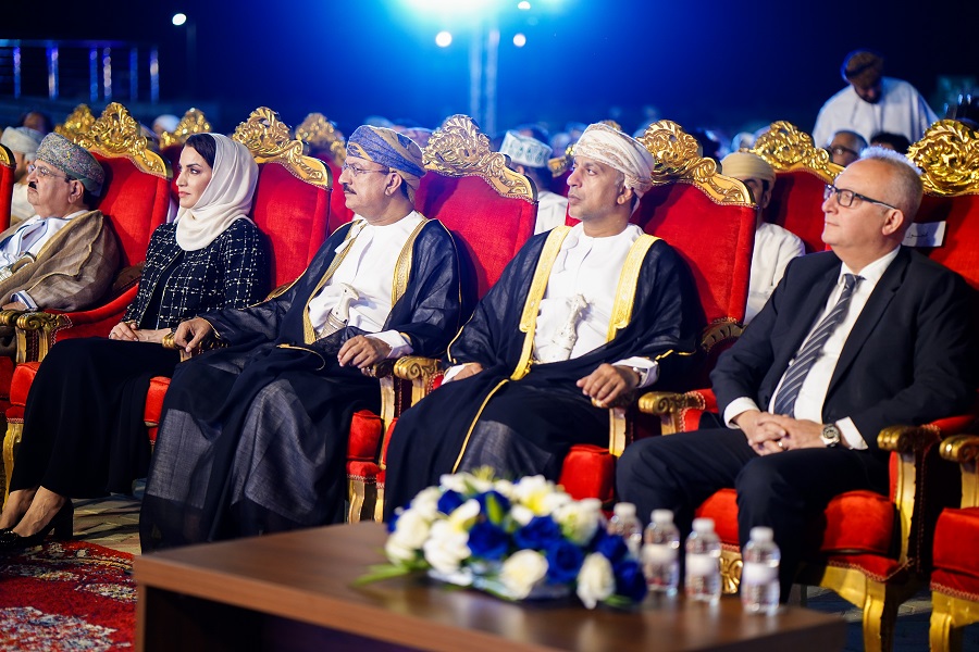 مسّاد يشارك في حفل تخريج الفوج الـ 17 لطلبة كلية عُمان للإدارة والتكنولوجيا- صور