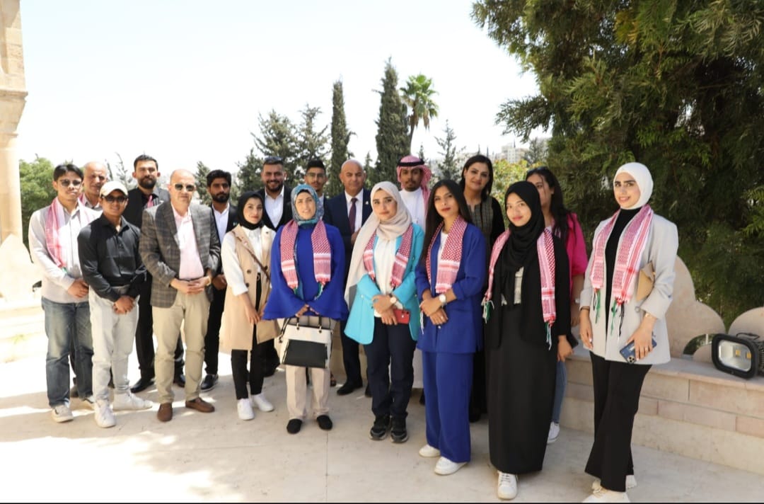 وفد من طلبة الجاليات العربية والأجنبية في "اليرموك" يزور قصر رغدان العامر