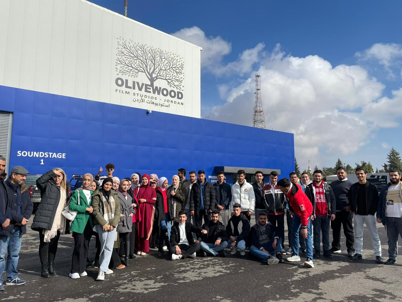 رحلة علمية لطلبة "فنون اليرموك" لزيارة استوديوهات الأردن السينمائية العالمية Olivewood