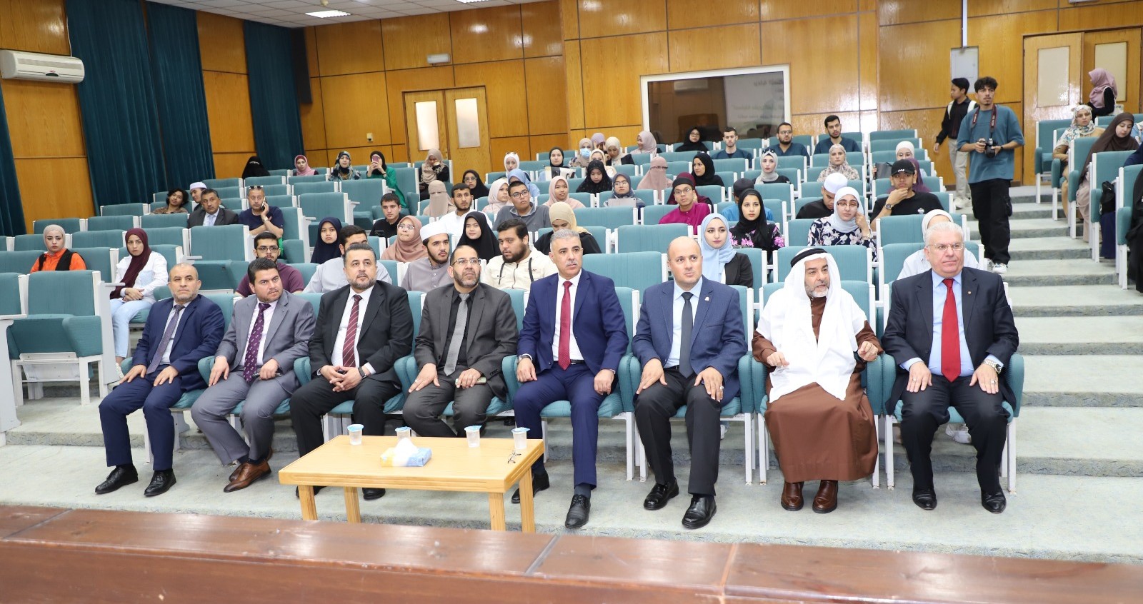 "اليرموك" تكرم الطلبة الفائزين بمسابقة "مقرىء الجامعة" للطلبة الوافدين
