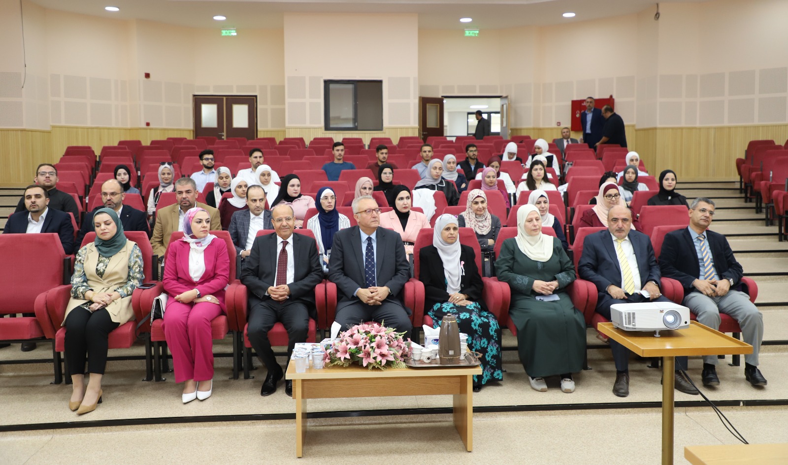 "اليرموك": مسّاد يرعى إطلاق كتيب مبادرة "دير بالك" و"مجموعة الاهتمام بأبحاث الصحة العالمية " في كلية الطب