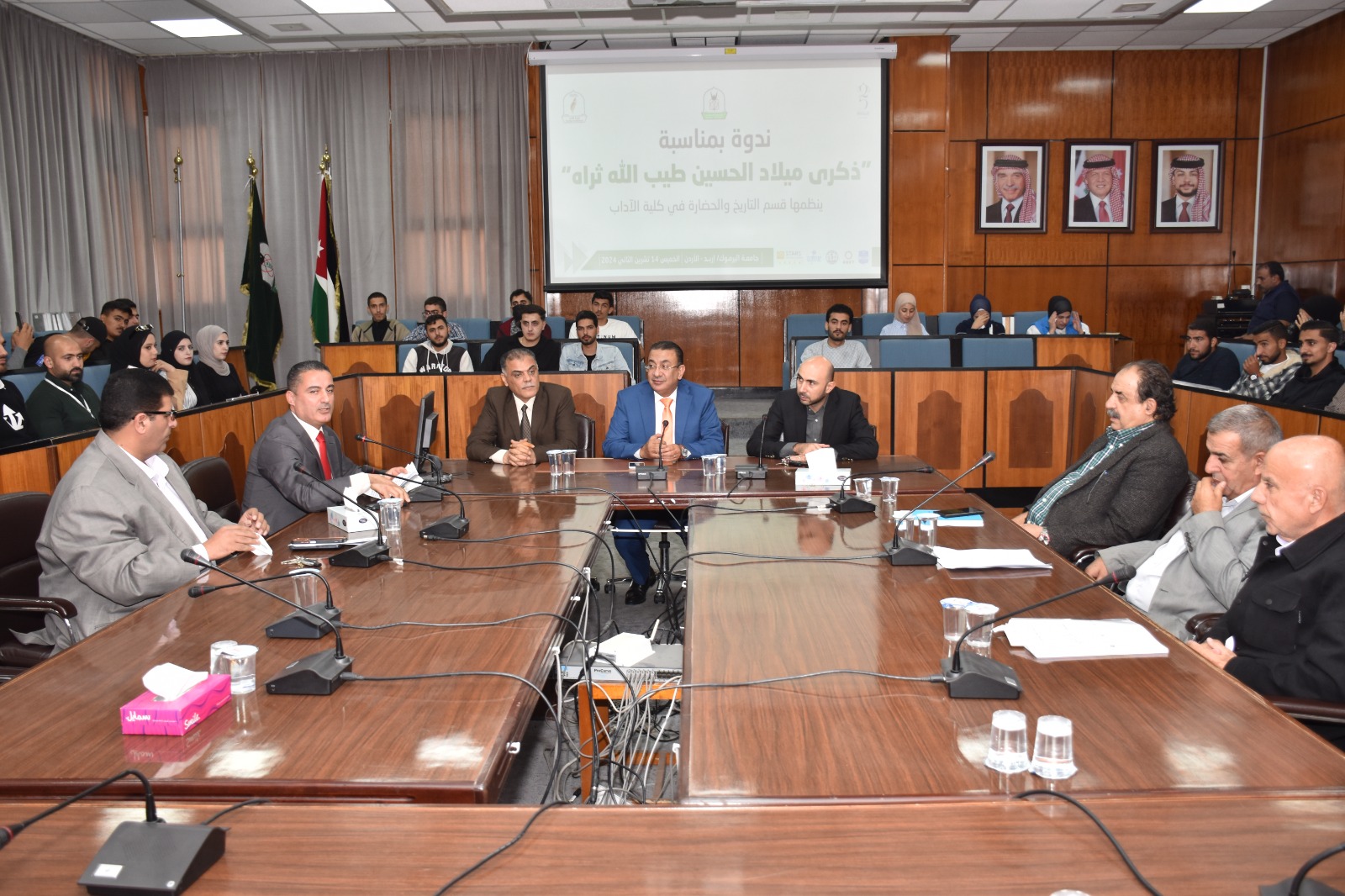 "آداب اليرموك" تعقد ندوة تاريخية بمناسبة ذكرى ميلاد "الحسين الباني"