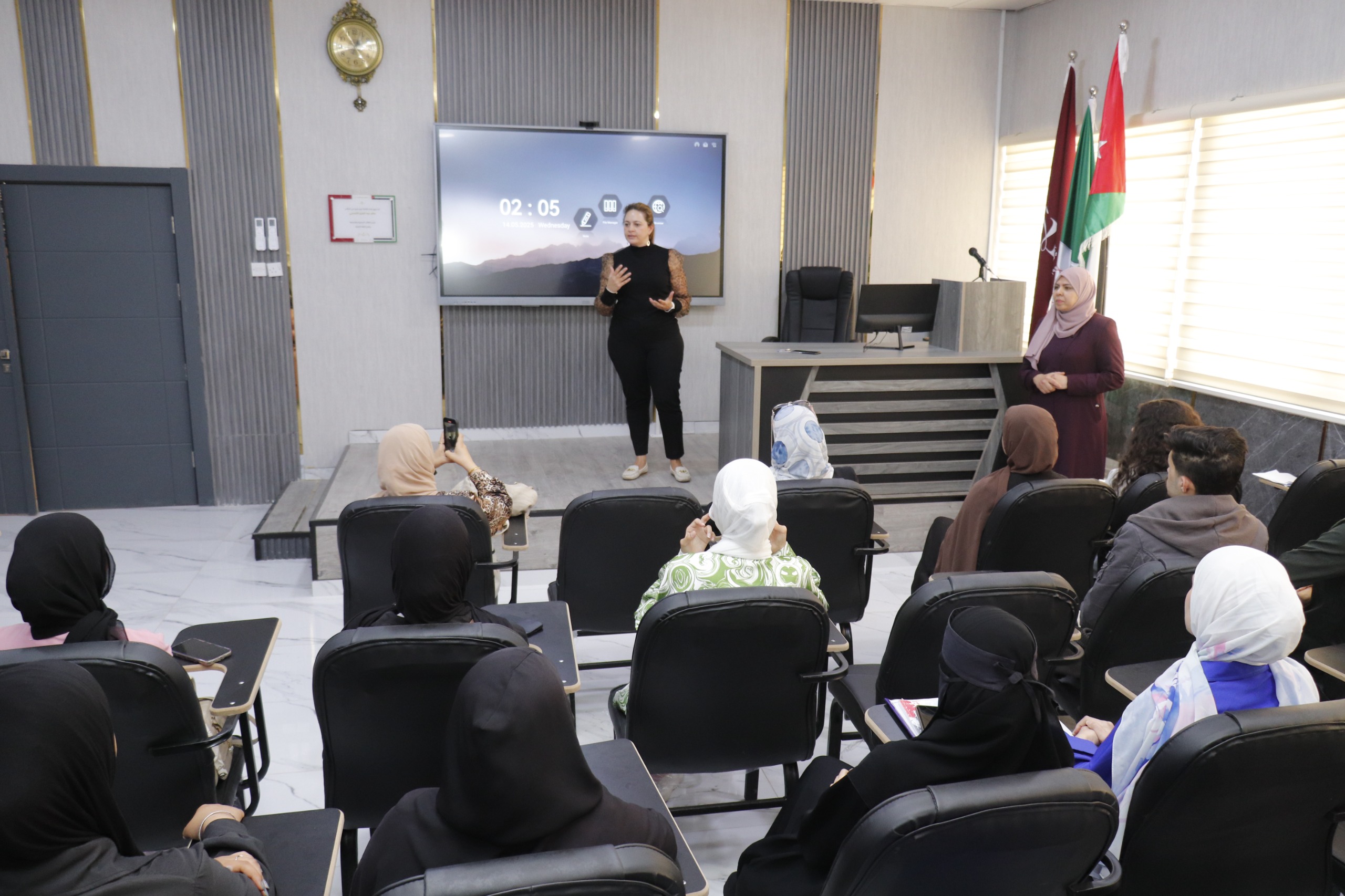 قسم الترجمة ينظم لقاء حواريا ضمن نشاطات مساق "موضوع خاص بالترجمة"