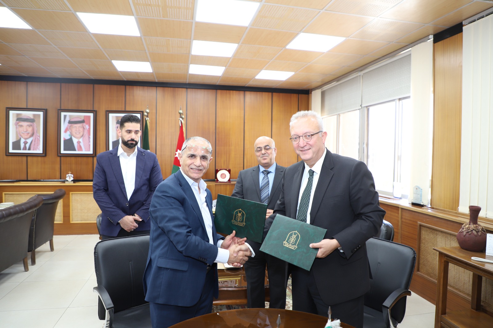 مذكرة تفاهم لتدريب طلبة كلية السياحة والفنادق على نظام حجوزات الطيران / أماديوس