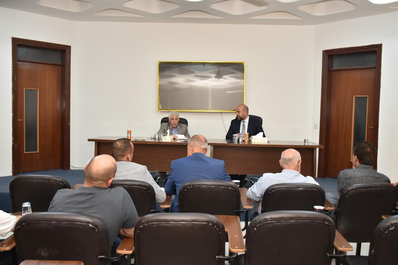رئيس الجامعة يلتقي كوادر كلية الآثار والأنثروبولوجيا لبحث آفاق التطوير وتعزيز الشراكات الأكاديمية والبحثية.