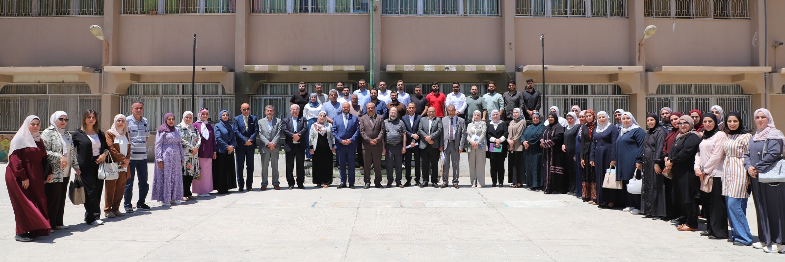 الشرايري يلتقي أسرة المدرسة النموذجية لجامعة اليرموك ويؤكد على أهمية تطوير المدرسة للمحافظة على ألقها وتميزها