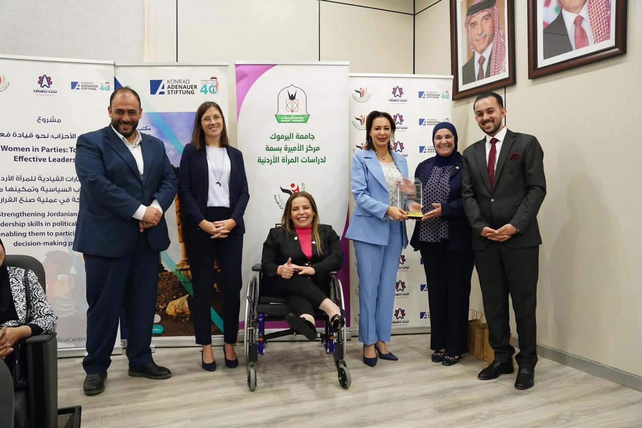 مشاركون ومشاركات في فعالية تكريم وشراكة مجتمعية